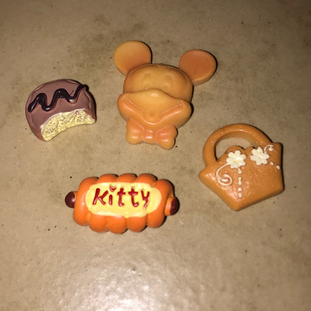 Backed goods charms set